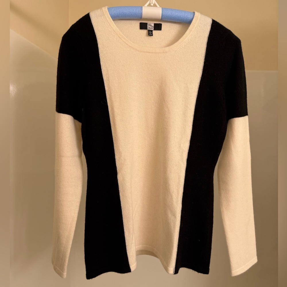 Saks crewneck cashmere sweater (S)